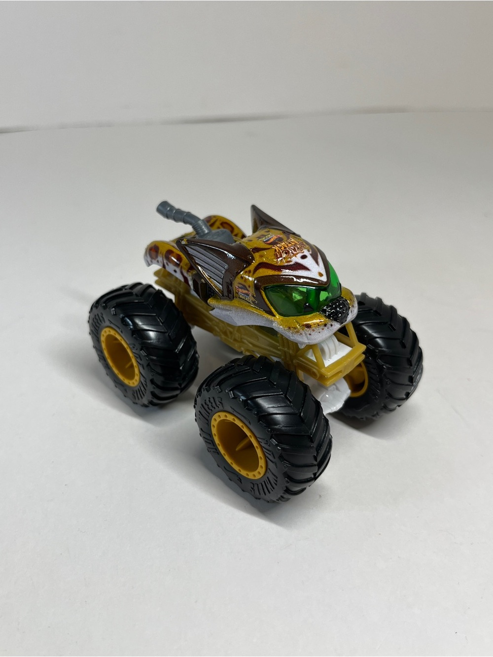 Monster Jam Truck Scratch Attack Cat 1:64 Loose Yellow Gold Leopard Cheetah Toy